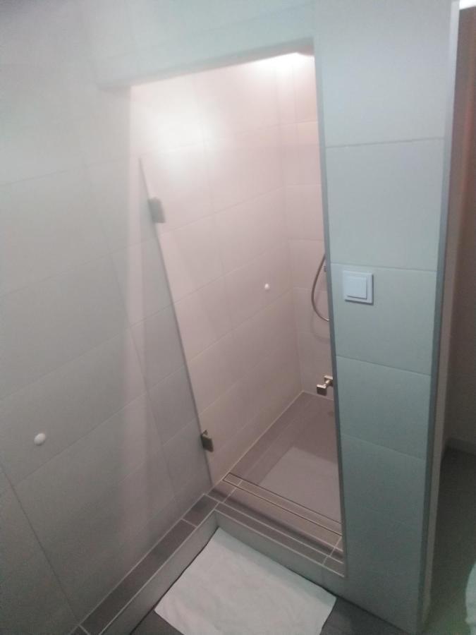 Appartamento Apartament Zielona Wierzba Blisko Sky Tower Breslavia Esterno foto
